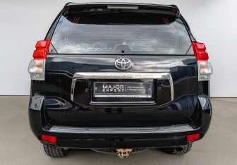 Подержанный автомобиль Toyota Land Cruiser Prado 2010 года (6 фото)