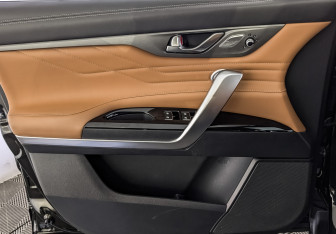 Подержанный автомобиль Changan CS95 2024 года (19 фото)