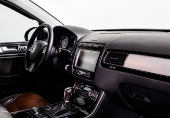Подержанный автомобиль Volkswagen Touareg 2010 года (9 фото)