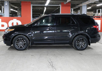 Подержанный автомобиль Ford Explorer 2011 года (8 фото)
