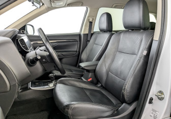 Подержанный автомобиль Mitsubishi Outlander 2018 года (20 фото)