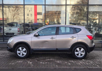 Подержанный автомобиль Nissan Qashqai 2009 года (5 фото)
