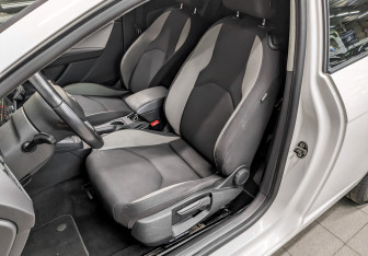 Подержанный автомобиль SEAT Leon Hatchback 2013 года (20 фото)