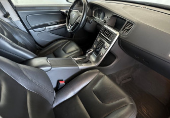 Подержанный автомобиль Volvo S60 2017 года (11 фото)