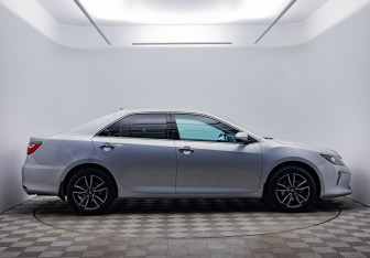 Подержанный автомобиль Toyota Camry Sedan 2018 года (4 фото)
