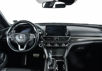 Подержанный автомобиль Honda Accord Sedan 2020 года (9 фото)