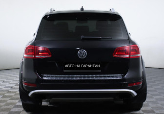 Подержанный автомобиль Volkswagen Touareg 2011 года (4 фото)