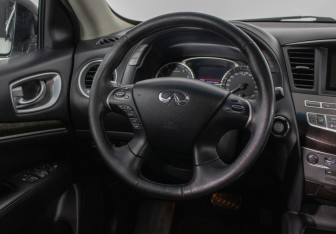 Подержанный автомобиль Infiniti JX 2013 года (16 фото)
