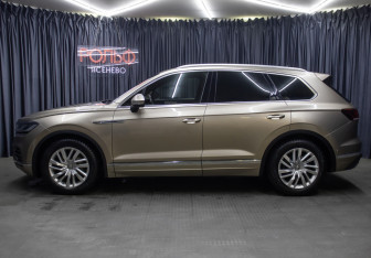 Подержанный автомобиль Volkswagen Touareg 2019 года (8 фото)