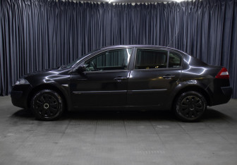 Подержанный автомобиль Renault Megane Sedan 2005 года (8 фото)