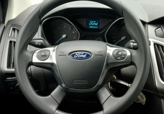 Подержанный автомобиль Ford Focus Hatchback 2012 года (12 фото)