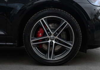 Подержанный автомобиль Audi SQ5 2020 года (25 фото)