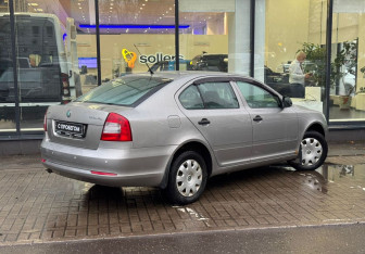 Подержанный автомобиль Skoda Octavia Liftback 2011 года (8 фото)