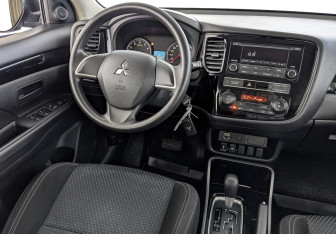 Подержанный автомобиль Mitsubishi Outlander 2019 года (25 фото)