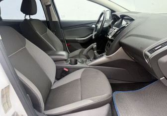 Подержанный автомобиль Ford Focus Sedan 2012 года (10 фото)
