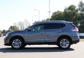 Подержанный автомобиль Nissan X-Trail 2015 года (8 фото)