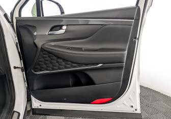 Подержанный автомобиль Hyundai Santa Fe 2022 года (25 фото)