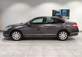 Подержанный автомобиль Nissan Teana 2009 года (8 фото)