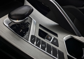 Подержанный автомобиль Geely Coolray 2023 года (21 фото)