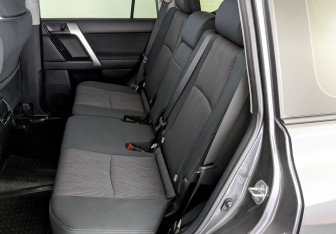 Подержанный автомобиль Toyota Land Cruiser Prado 2021 года (12 фото)