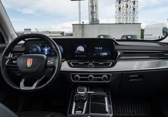Подержанный автомобиль Hongqi HS5 2023 года (13 фото)