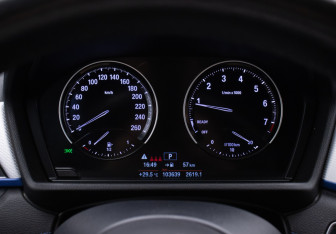 Подержанный автомобиль BMW X1 2021 года (12 фото)