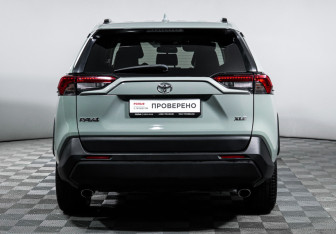 Подержанный автомобиль Toyota RAV4 2020 года (6 фото)