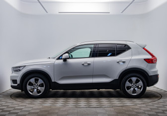Подержанный автомобиль Volvo XC40 2018 года (2 фото)
