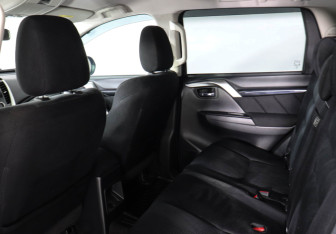 Подержанный автомобиль Mitsubishi Pajero Sport 2019 года (12 фото)