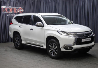 Подержанный автомобиль Mitsubishi Pajero Sport 2016 года (3 фото)