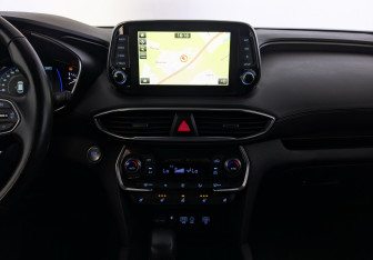 Подержанный автомобиль Hyundai Santa Fe 2018 года (15 фото)