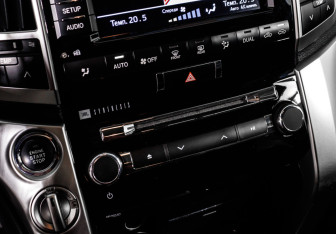 Подержанный автомобиль Toyota Land Cruiser Suv 2013 года (20 фото)