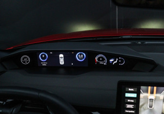 Подержанный автомобиль Changan UNI-V 2023 года (30 фото)