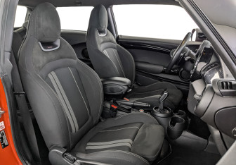 Подержанный автомобиль MINI Hatch 2019 года (20 фото)