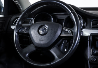 Подержанный автомобиль Skoda Superb Liftback 2014 года (14 фото)