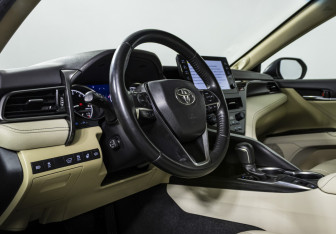Подержанный автомобиль Toyota Camry Sedan 2021 года (11 фото)