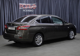 Подержанный автомобиль Nissan Sentra Sedan 2014 года (5 фото)
