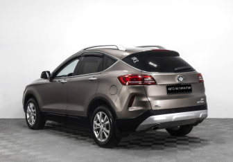 Подержанный автомобиль FAW Besturn X80 2019 года (3 фото)