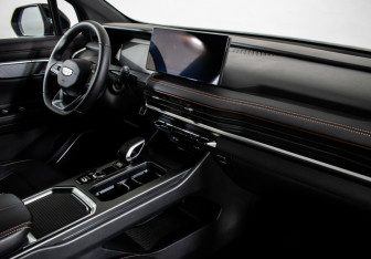 Подержанный автомобиль Geely Okavango 2024 года (11 фото)