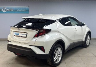Подержанный автомобиль Toyota C-HR 2021 года (5 фото)