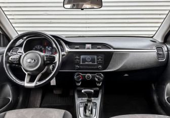 Подержанный автомобиль Kia Rio Hatchback 2021 года (13 фото)