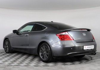 Подержанный автомобиль Honda Accord Coupe 2009 года (6 фото)