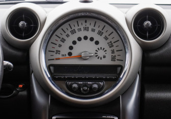 Подержанный автомобиль MINI Countryman 2011 года (14 фото)