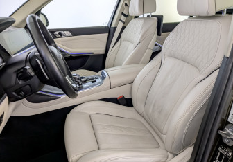 Подержанный автомобиль BMW X7 2021 года (21 фото)