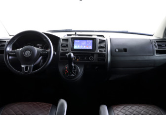 Подержанный автомобиль Volkswagen Caravelle 2013 года (15 фото)