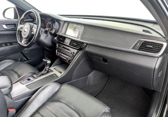 Подержанный автомобиль Kia Optima Sedan 2017 года (11 фото)
