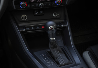 Подержанный автомобиль Audi Q3 2024 года (19 фото)