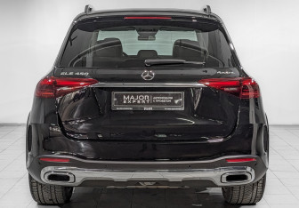 Подержанный автомобиль Mercedes-Benz GLE 2023 года (6 фото)