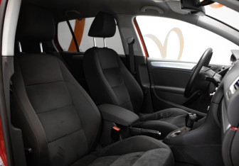 Подержанный автомобиль Volkswagen Golf Hatchback 2011 года (28 фото)