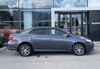 Подержанный автомобиль Toyota Corolla Sedan 2010 года (4 фото)